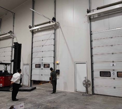 commercial gate door